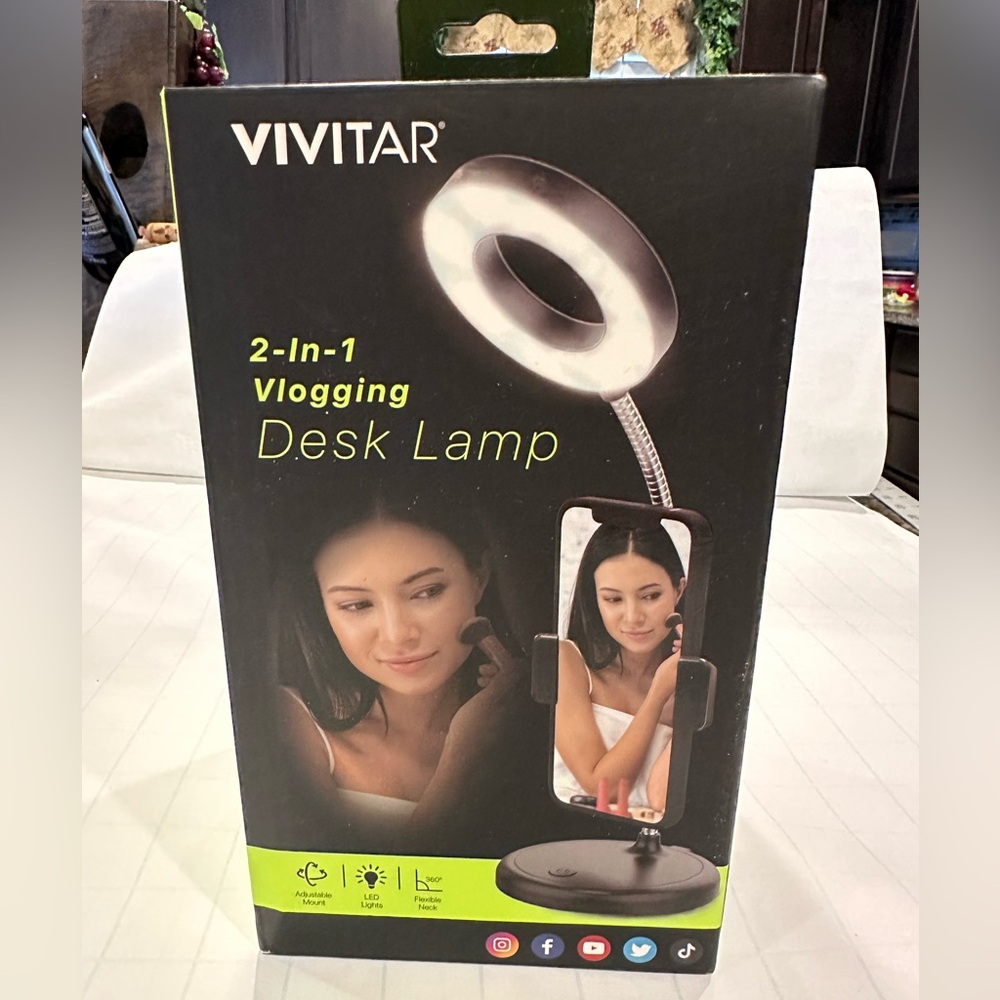 VIVITAR 2-In-1 Vlogging Desk Lamp